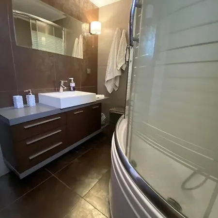 Handra Villa Asfendiou