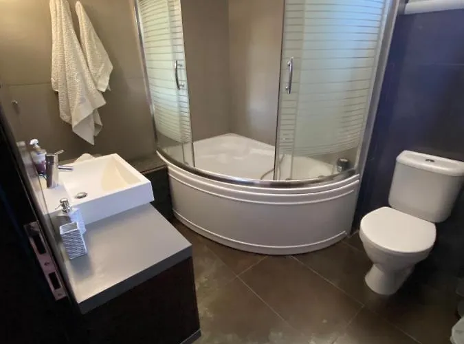 فيلة Handra Asfendiou